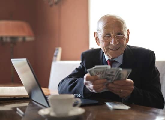 a man reinvesting dividends in retirement