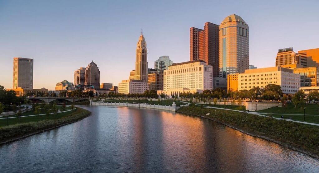 pros and cons of living in Columbus: skyline view